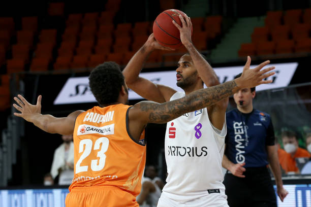 使外界怀疑 使外界怀疑