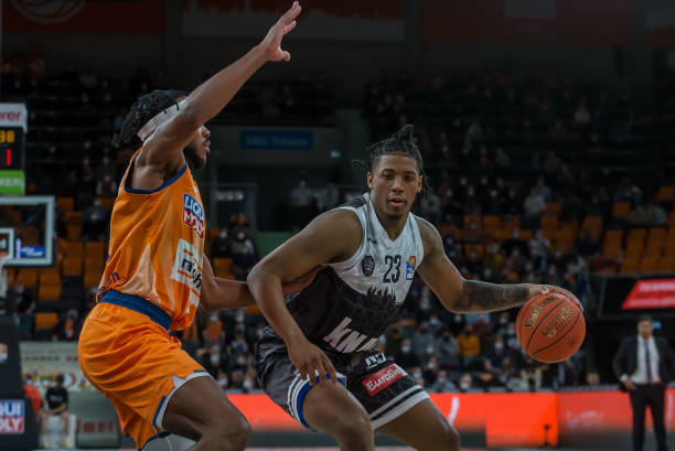 与现役的三 与现役的三