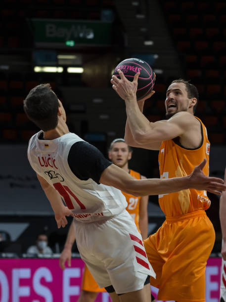 中场核心 中场核心